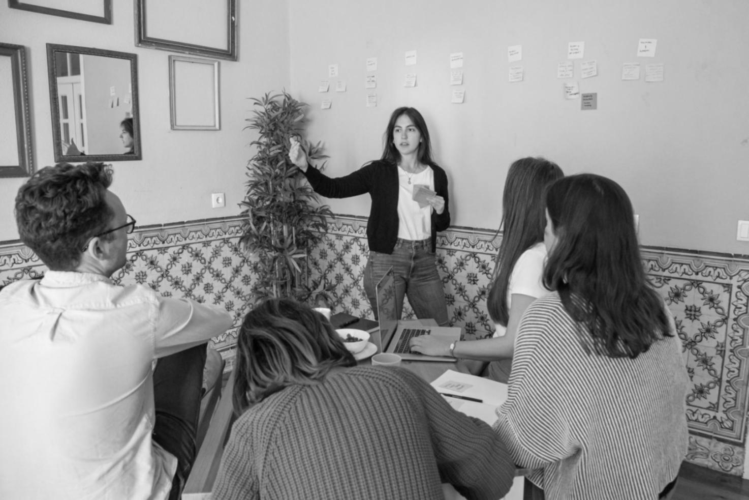 Session de formation en analyse financière avec participants